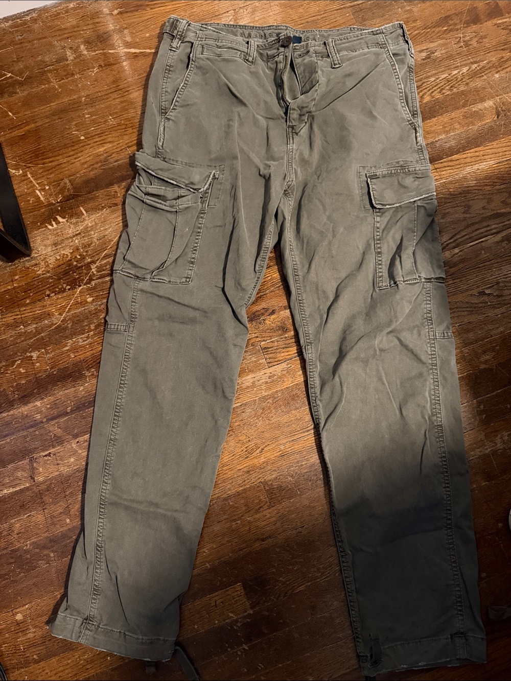 American Eagle Outfitters Men's Olive Green Cargo Pants